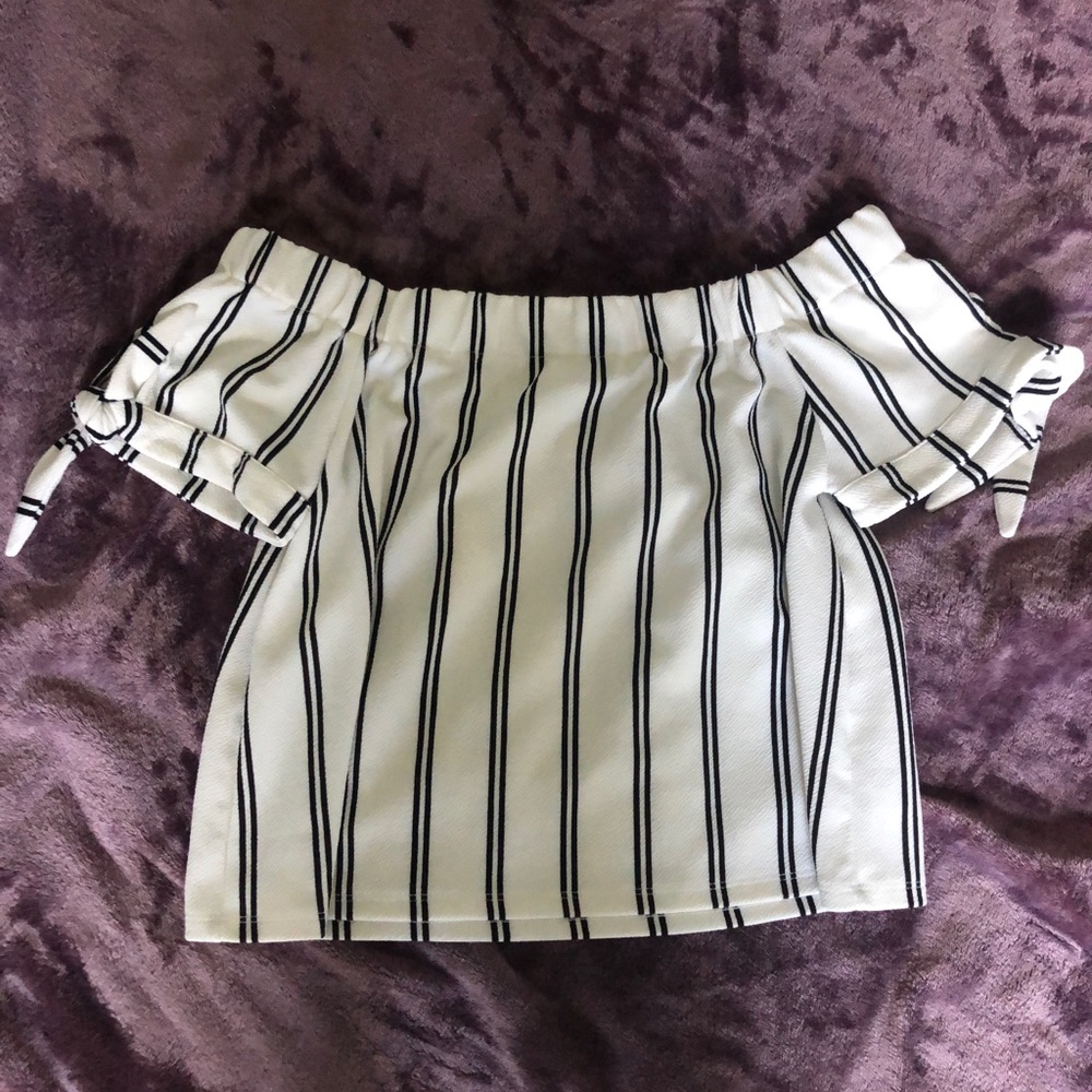 cute black and white cut off crop top